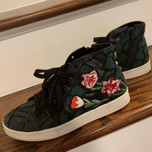 rare Steve Madden Allie Green sneakers